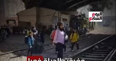 كواليس اللحظات الأخيرة لسيدة بشتيل ..ماتت أمام القطار وسابت الحزن لولادها..فيديو