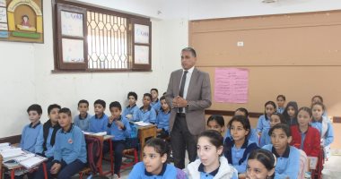 إحالة معلم فى الجيزة إلى الشؤون القانونية لعدم حثه الطلاب على النظافة داخل الفصل