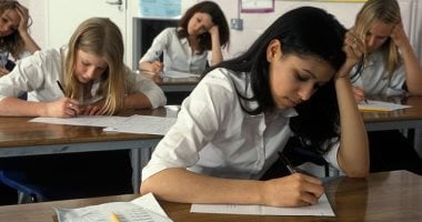 بريطانيا تصدر إرشادات للمعلمين بعدم طرح أسئلة تسبب قلق للتلاميذ للحد من الغياب