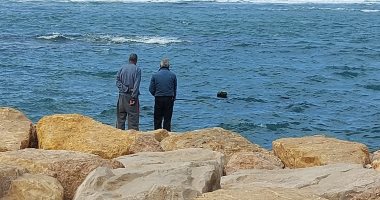 إسكندرية أحلى فى الشتاء.. استمرار فتح واستقبال الرواد على الشواطئ طوال الخريف والشتاء.. المناطق الصخرية والشواطئ الصغيرة لممارسة هواية صيد السنارة.. المساحات الرملية للتريض والاستمتاع بلعبة "الراكيت".. صور