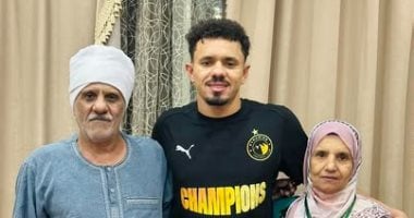 صورة محمود زلاكة مع والديه تخطف الأنظار بعد تتويج بيراميدز بالسوبر الأفريقى