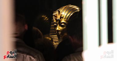 اللقطات الأخيرة لتمثال توت عنخ آمون داخل المتحف المصرى بالتحرير قبل نقله للمتحف الكبير