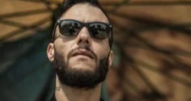وزير الثقافة يقدم التعازى لـ أمير عيد فى عزاء والدته