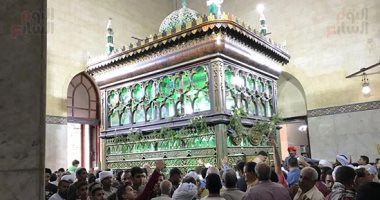 موالد دينية واحتفالات شعبية في بر مصر.. السيد البدوى الأشهر.. الحسين يحتفل به مرتين.. توزيع الأطعمة والحلوى بمحيط مسجد السيدة زينب احتفالا بالمولد.. وإبراهيم الدسوقي يستقطب الملايين من مختلف المحافظات