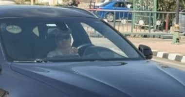 منى عبد الغني بجنازة الإعلامية فيفيان الفقي فى مسجد الشرطة