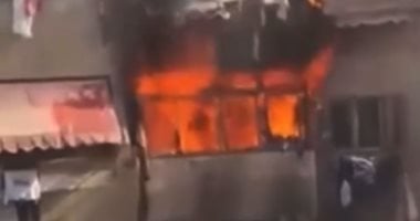 الحماية المدنية تسيطر على حريق وحدة سكنية فى حى الزهور ببورسعيد.. صور