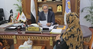 محافظ قنا يستجيب لطلب مواطنة ويكلف باستخراج بطاقة تموين وتوفير وظيفة لها