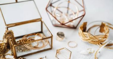 5 حيل سهلة لتنظيف وتلميع الإكسسوارات الذهبية.. من غير خدش 