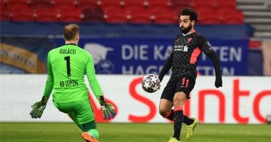 محمد صلاح يسعى لإنقاذ سفينة ليفربول من الغرق أمام آينتراخت فرانكفورت