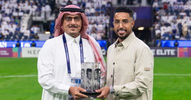 الهلال ضد السد.. تكريم الدوسرى بعد تتويجه بجائزة الأفضل فى آسيا "صور"