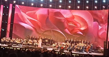 حنان عصام تقدم أغانى جرحتنى عيونه السودة بحفل مهرجان الموسيقى العربية