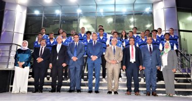 محافظ السويس يوقد شعلة النصر إيذانا ببدء الاحتفال بالعيد القومي للمحافظة