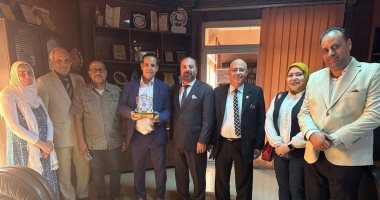 المعهد العالى للحاسب الآلى وإدارة الأعمال بدمياط يُكرّم الكاتب الصحفى محمد ثروت