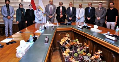 وزير الطيران المدنى يشهد حفل تخرج طلبة المراقبة الجوية من اليمن الشقيق