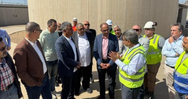 نائب وزير الإسكان يتفقد محطة معالجة الصرف الصحي بالجبل الأصفر 
