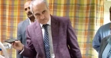 بعد وفاة طالبة وإصابة 12 من زملائها.. محافظ أسوان يطمئن على الحالة الصحية لطلاب جامعة بنها المصابين فى حادث طريق أبوسمبل.. شباب كلية التربية التطبيقية كانوا فى طريقهم لمتابعة حدث تعامد الشمس.. والمحافظ يزورهم