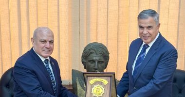 رئيس هيئة النيابة الإدارية يزور محافظ الإسكندرية لبحث تعزيز التعاون بين الجانبين