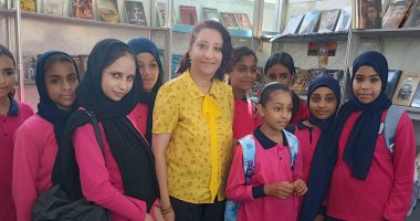 أطفال مدارس الأقصر يبتهجون بالزيارة اليومية لفعاليات معرض الأقصر للكتاب.. صور