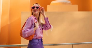 اعرف شخصيتك من طريقتك المفضلة لحمل حقيبتك.. بتقول عنك كتير