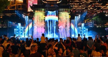 التسوق على مياه النهر.. حركة البيع والشراء فى ولاية أنشي بالصين