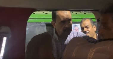 محافظ سوهاج لراكب: "عايز كل الناس تبقى زيك وتبلغ بمخالفات السائقين".. فيديو