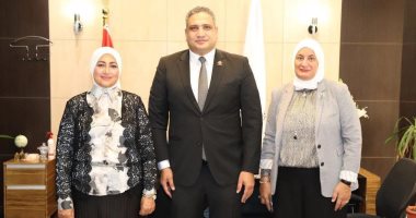 كلية الإعلام تكرم نائب التنسيقية عماد خليل خلال ندوة دور الإعلام فى تعزيز الهوية الوطنية