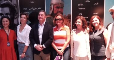 تفاصيل زيارة سفير فرنسا في مصر لمعرض يوسف شاهين بمهرجان الجونة.. فيديو
