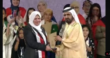فوز معلمة مصرية بالمركز الأول بمسابقة تحدى القراءة العربى فئة المشرف المتميز
