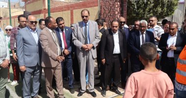 محافظ سوهاج يتفقد فعاليات وأنشطة مبادرة "أنت الحياة" بقرية نيدة بأخميم