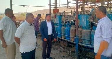 رئيس مدينة الطود يتابع انتظام سير العمل بمصنع تعبئة البوتاجاز.. صور