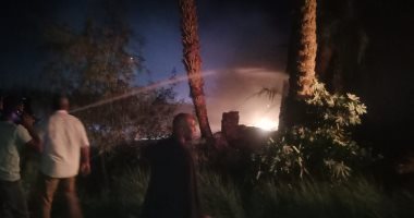 السيطرة على حريق بـ3 منازل بعد اشتعال أشجار النخيل بجوار كوبرى بنجا بسوهاج