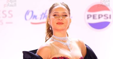 نيللى كريم وإيمان العاصى وأسماء جلال على السجادة الحمراء لحفل ختام مهرجان الجونة.. صور 