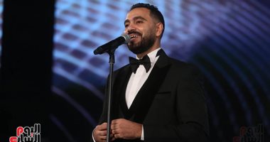 أحمد سعيد يغنى لعبد الحليم حافظ ومحمد فوزى فى حفل مهرجان الموسيقى العربية.. صور 
