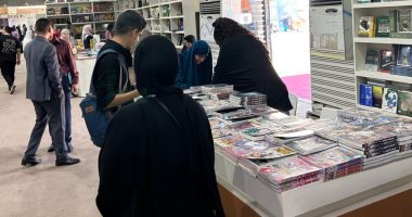 توافد طلابى على معرض ليبيا للكتاب وسط مشاركة دور نشر عربية وأجنبية.. فيديو 