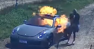 برازيلى يشعل النار فى سيارته البورش طمعا فى التأمين والكاميرات تفضحه.. فيديو