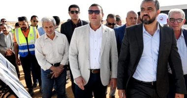 وزير الإسكان يتفقد الطرق والمرافق بمنطقة الأمل فى مدينة العبور الجديدة