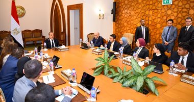 وزير الخارجية يلتقي مجموعة من طلاب جامعة بدر