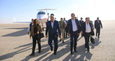 محافظ الوادى الجديد يستقبل وزيري التنمية المحلية والزراعة لافتتاح المعرض الزراعى