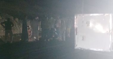 إصابة سائق في انقلاب سيارة نقل على الطريق الصحراوي الغربي بقنا