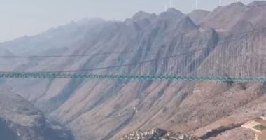 جسور الصين تعلق تجربة القفز دون حبال بعد جدل واسع