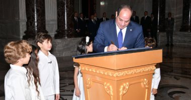 الرئيس السيسى يوقّع على رسالة سلام من مصر إلى العالم