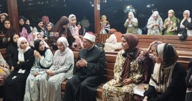 رئيس جامعة الأزهر يجرى جولة ليلية بمدينة الطالبات ويستمع لمطالبهن.. صور