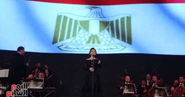 وصلة طربية لـ مى فاروق لأغانى العندليب ونجاة فى حفل مهرجان الموسيقى العربية.. صور 