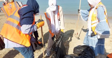 فى اليوم العالمى لتنظيف الشواطئ.. 150 طالبا من شباب الإسكندرية يشاركون فى رفع مخلفات شاطئ سيد درويش ببحرى.. الطلاب: سعداء بالمشاركة فى فاعلية تنظيف الشواطئ للتعبير عن حبنا لبلدنا والحفاظ على البيئة البحرية