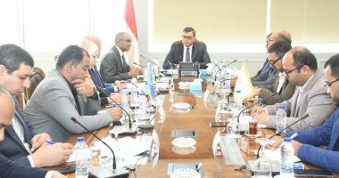 وزير الإسكان يتابع سير العمل بقطاع المرافق بهيئة المجتمعات العمرانية الجديدة