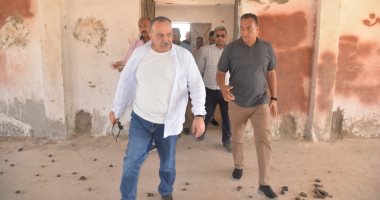 محافظ أسيوط يتفقد مزرعة الدواجن بعرب العوامر ويوجه بإعادة تأهيلها 