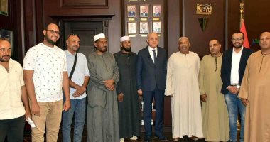 محافظ الأقصر يناقش مطالب وشكاوى أهالى قرية الزنيقة بمدينة إسنا