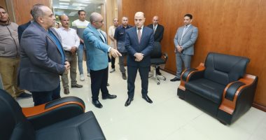 محافظ كفر الشيخ يتفقد التجهيزات النهائية لمركز التحول الرقمي بالديوان العام