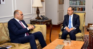 وزيرا الخارجية والعمل يناقشان مستجدات مذكرات التفاهم الموقعة مع قبرص وإسبانيا