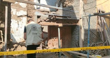 الآثار تحقق فى واقعة انهيار جزئي بواجهة منزل مسجل أثرا منذ 74 عاما.. مواطن يتسبب فى سقوط أجزاء منقوشة من الأثر بعمليات بناء بجواره.. المبنى شيد عام 1880 وسجل أثرا إسلاميا في 1951.. والشرطة تبحث عن المتهم.. صور